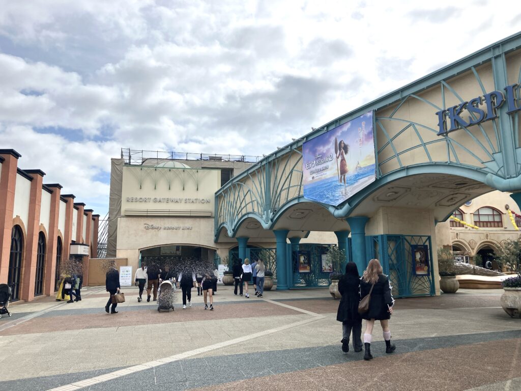 ディズニーリゾートライン「リゾートゲートウェイ・ステーション」風景画像